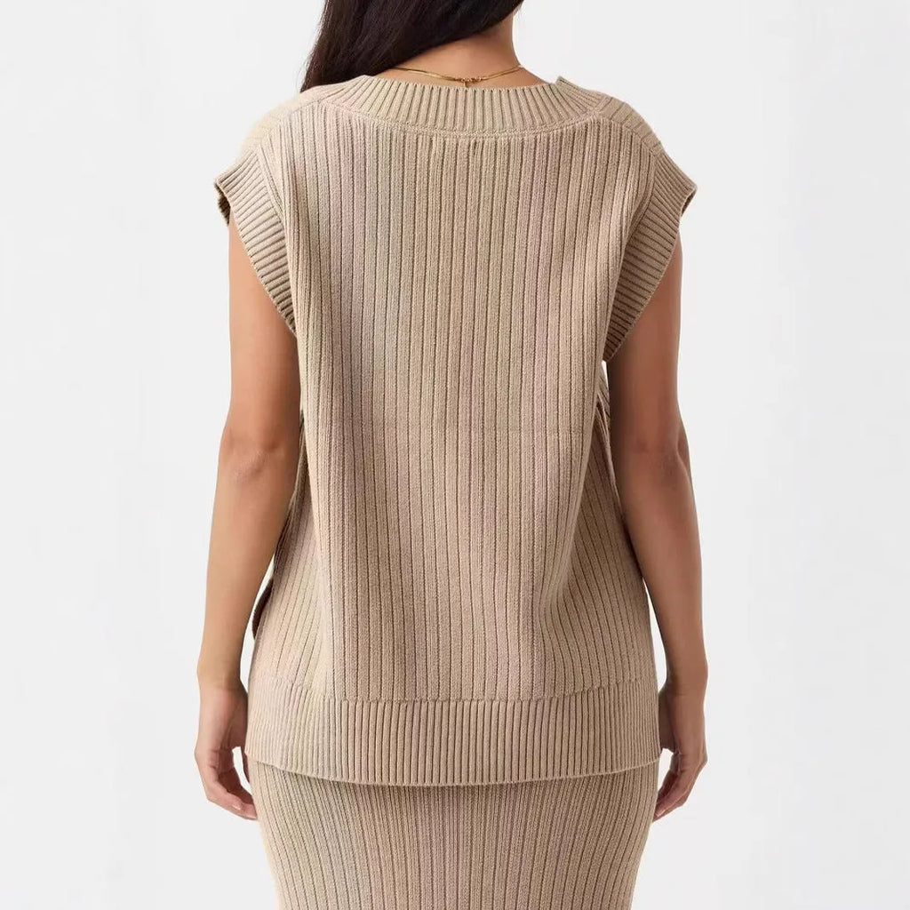 V-neck sleeveless loose pullover vest in camel or white colour with striped or plaid pattern