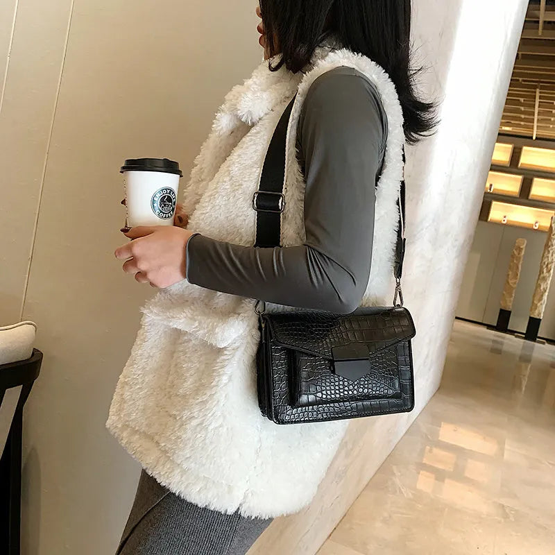 Vintage-style crossbody bag in PU leather shown in black, dark brown, khaki, or red