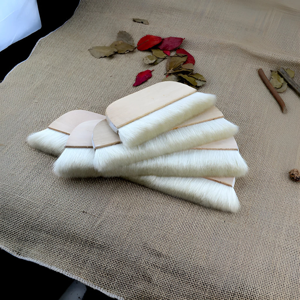 Wool brush art mounting board for paint paste shading in picture colour