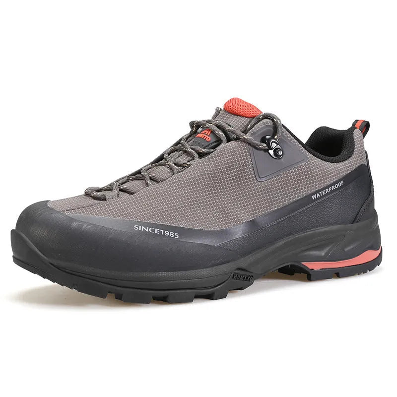 Men's low-top mountain climbing shoes with leather mesh upper and lace-up design