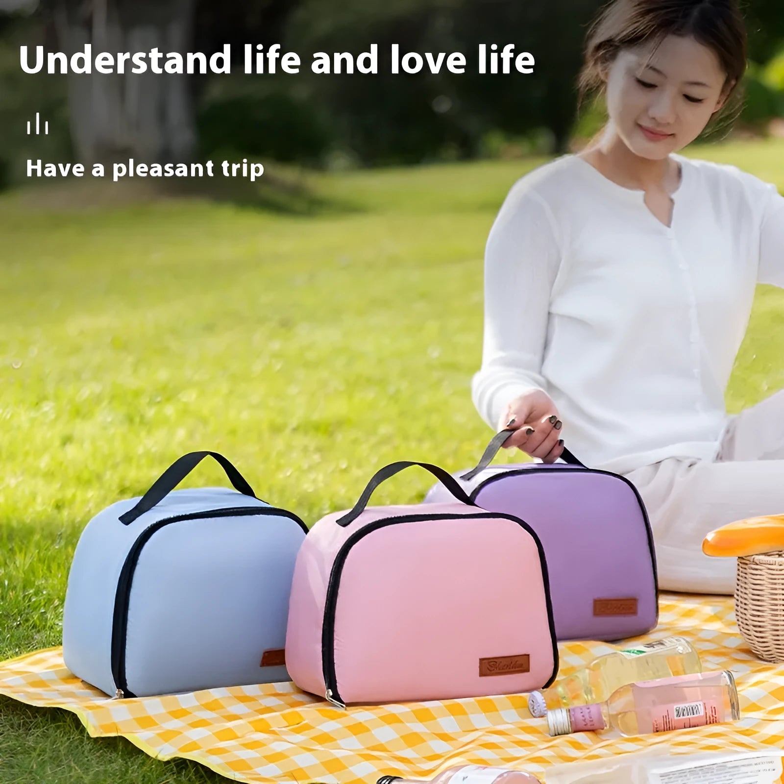Insulated lunch bag with textured cloth construction in five colour options