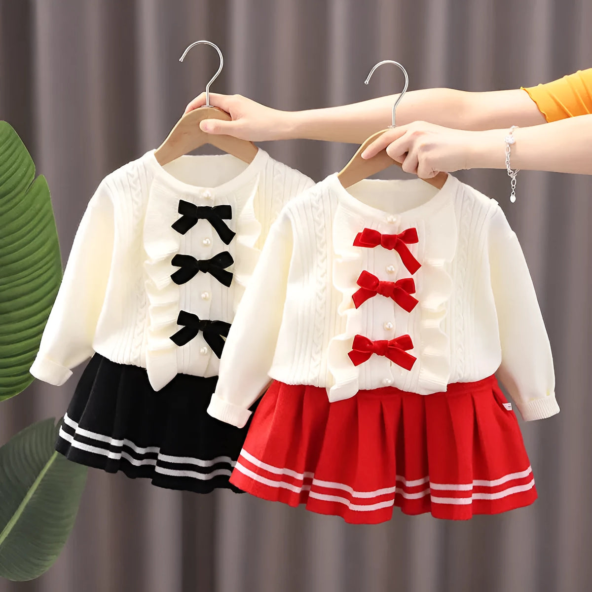 Knitted two-piece baby girl skirt suit with long-sleeve bow top and skirt in red, black or pink, sizes 80cm to 130cm