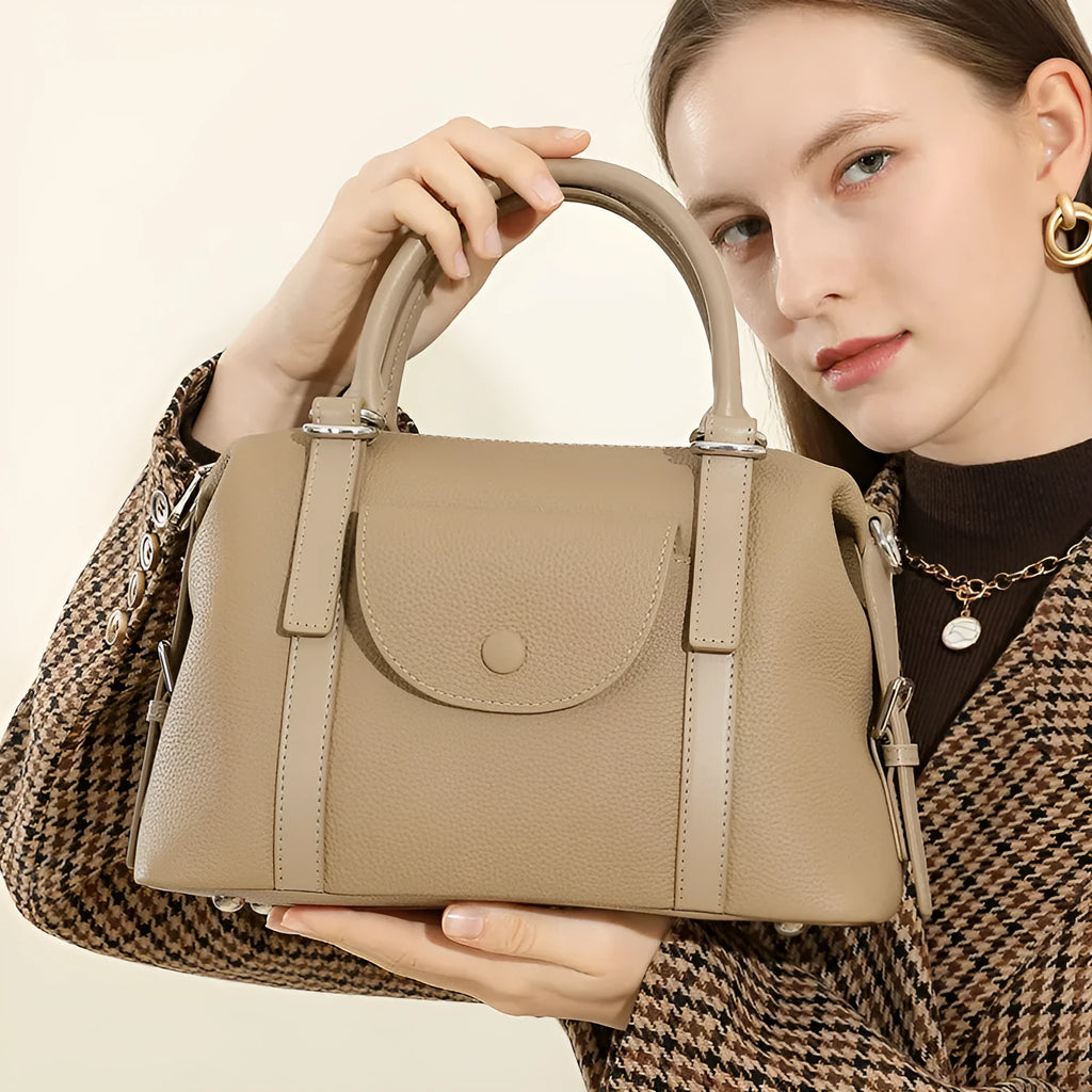 Genuine leather women's handbag with lock closure and single shoulder strap in street trend style