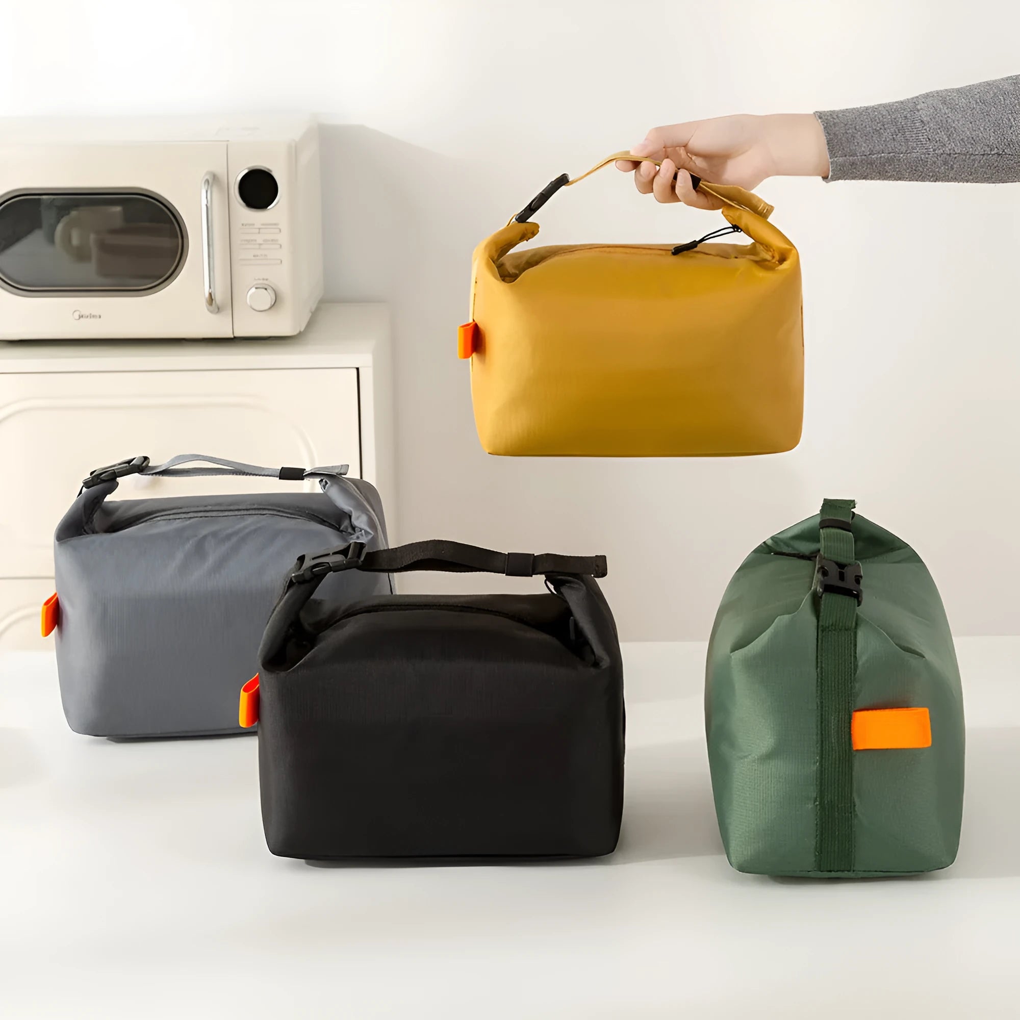 Japanese-style insulated storage bag in Oxford cloth with thermal function for lunch boxes and snacks