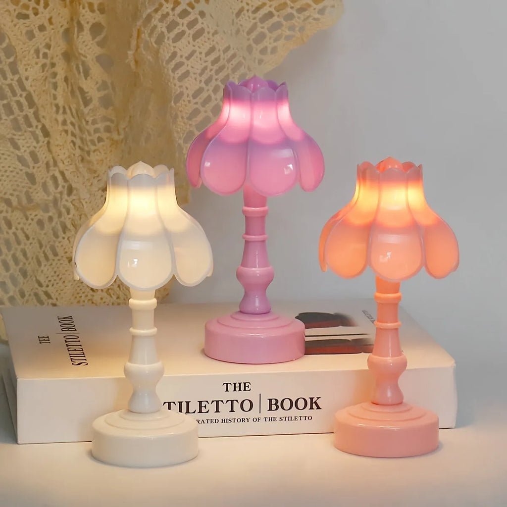 Retro pagoda-shaped small night lamp in light purple colour with geometric design.