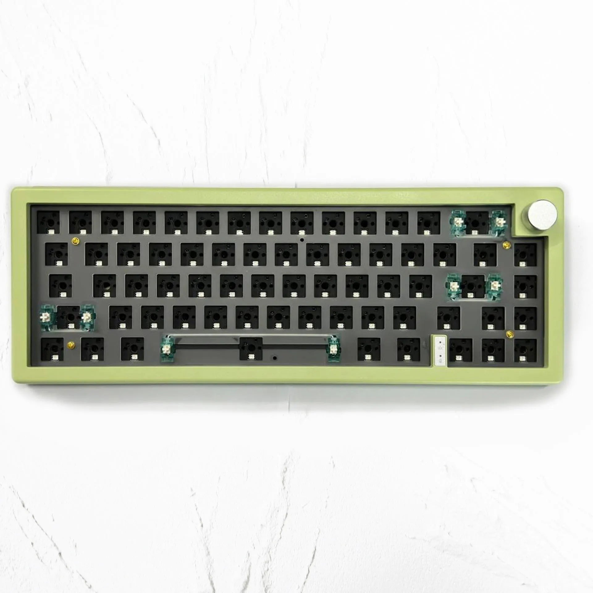 DIY hot-swappable RGB mechanical keyboard kit with ABS chassis, rotary knob, and USB cable in multiple colours.