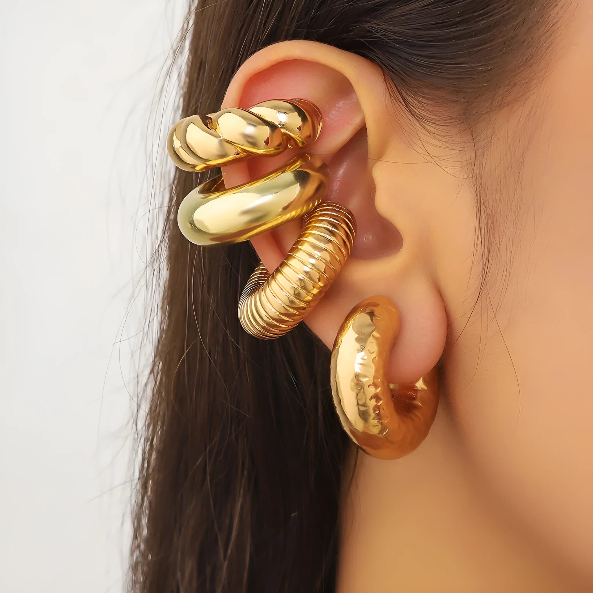 Geometric non-pierced ear clips for women in gold and silver colours, set of four pieces