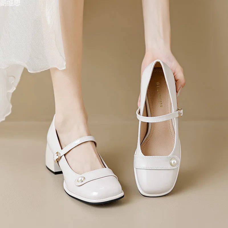 Plus size hiking pumps with chunky fairy heels in patent leather, square toe design with buckle closure