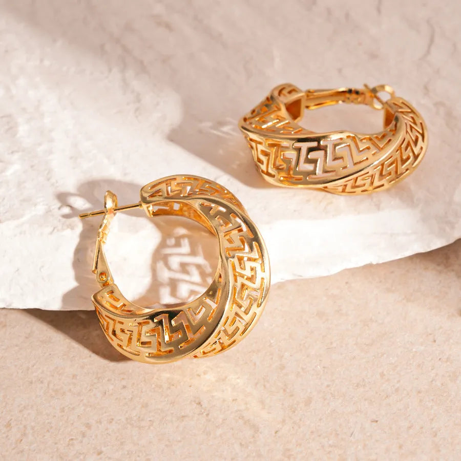 Women's geometric hollow stud earrings with twisted round design in gold or silver finish