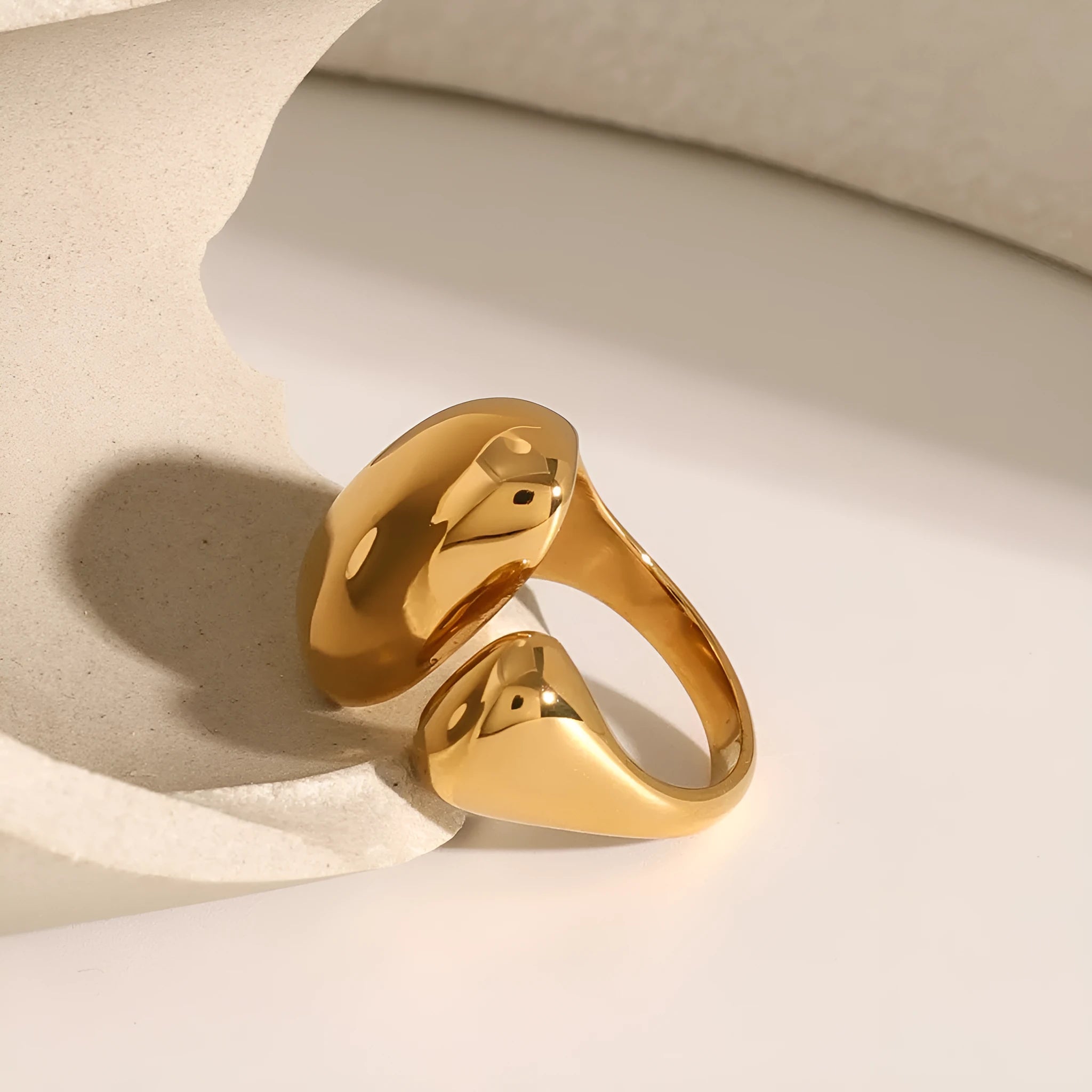 Women's geometric open circle stainless steel ring with electroplated JDR2405081 finish