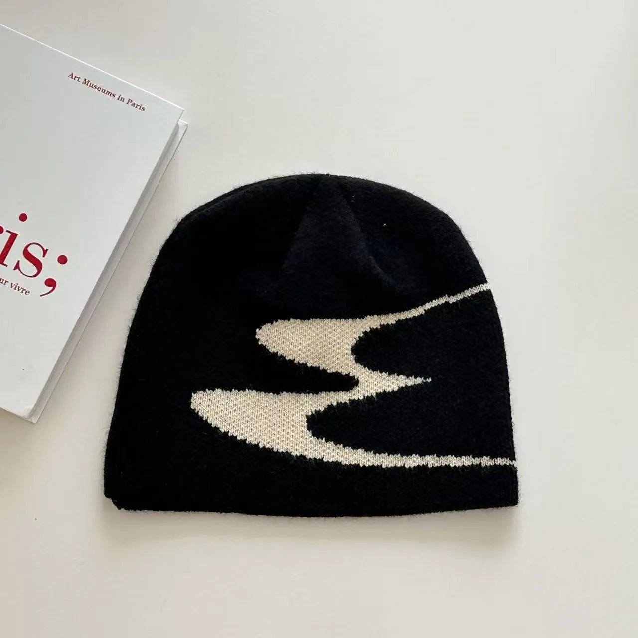 Acrylic thermal beanie hat in black colour for autumn and winter wear