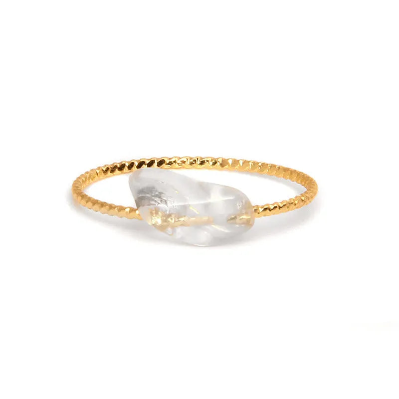 Geometric-shaped women's ring featuring a coloured agate stone in an original niche design.