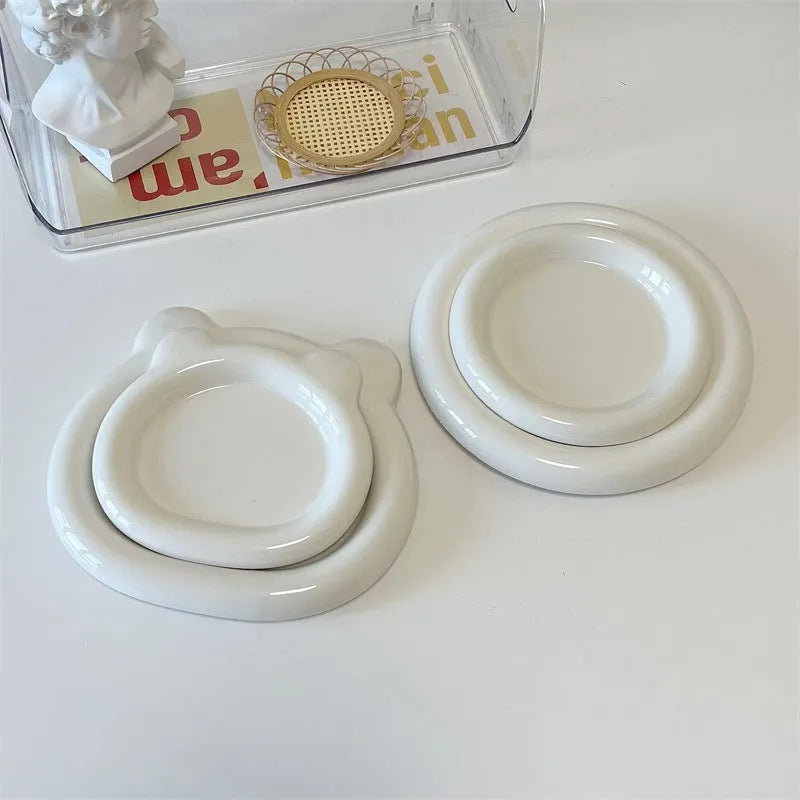 White ceramic plate with ins style bear doodle design, showing 15cm and 20cm size options.