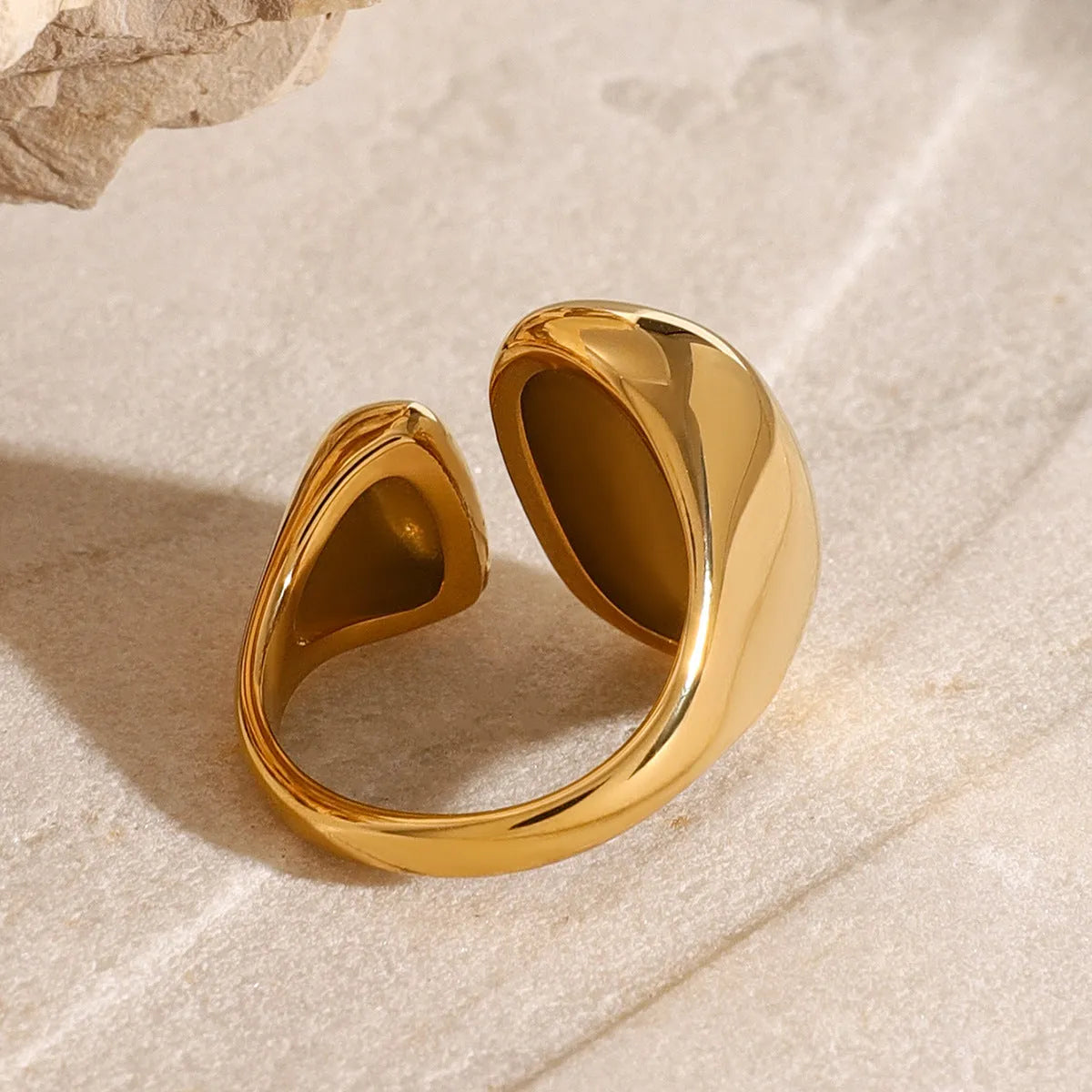 Women's geometric open circle stainless steel ring with electroplated JDR2405081 finish