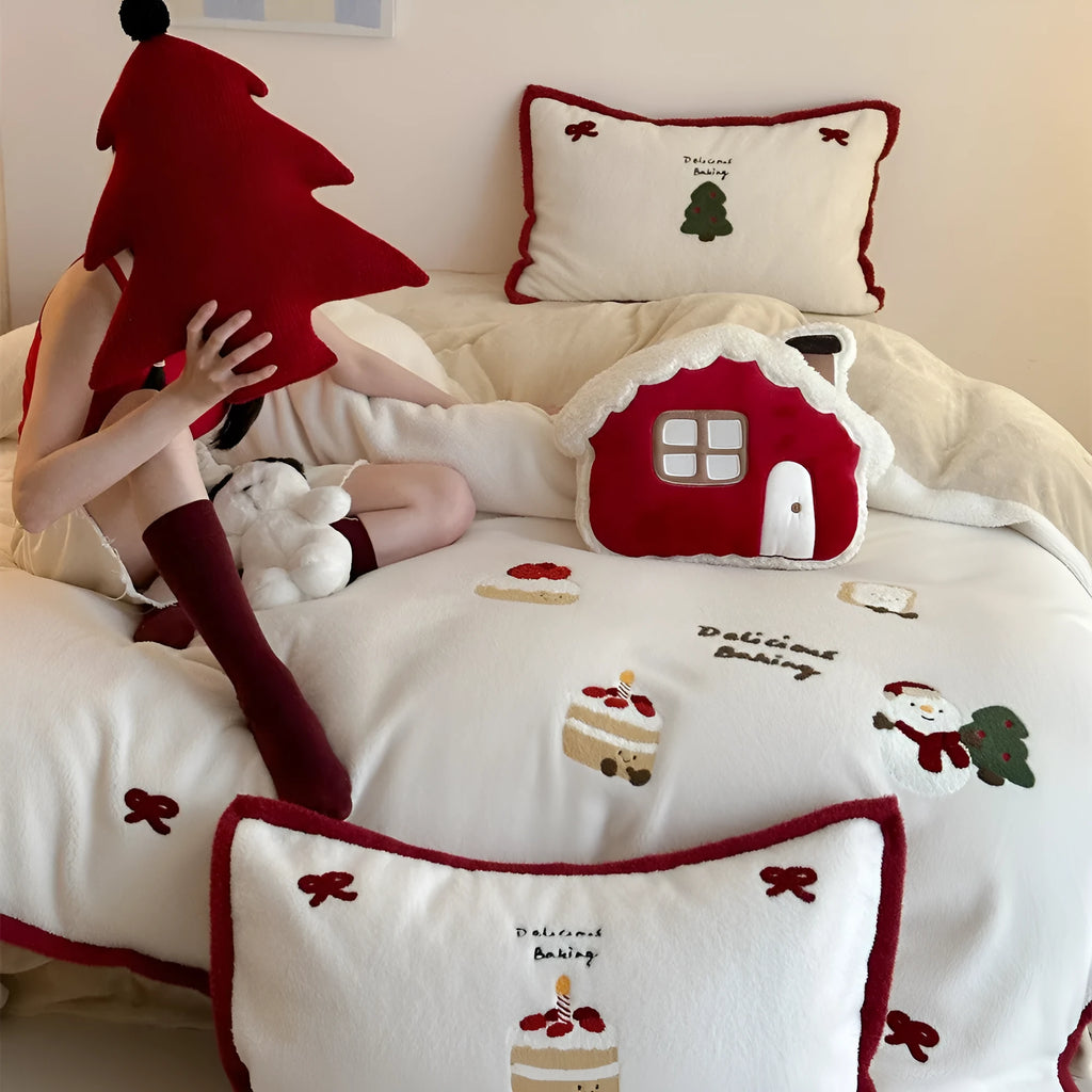 Winter Christmas cartoon pattern four-piece polyester bedding set showing heart design on duvet cover and pillowcases.