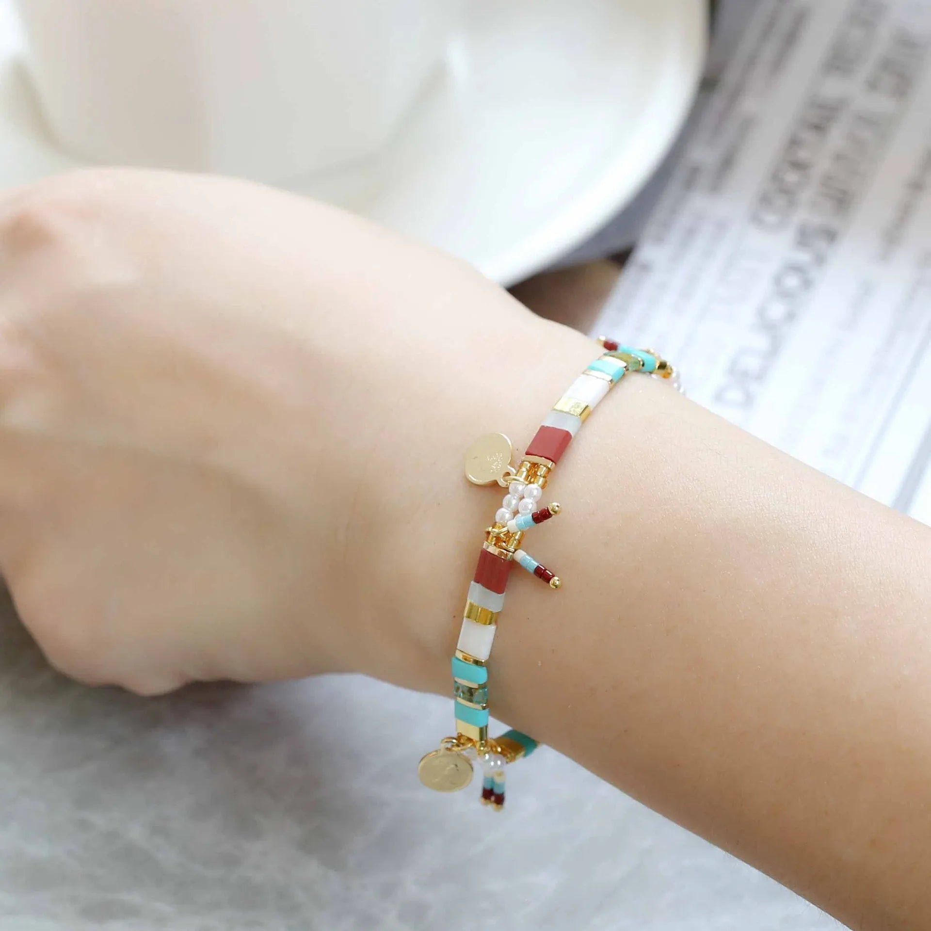 Women's imitation pearl beaded bracelet with European and American glass coloured beads