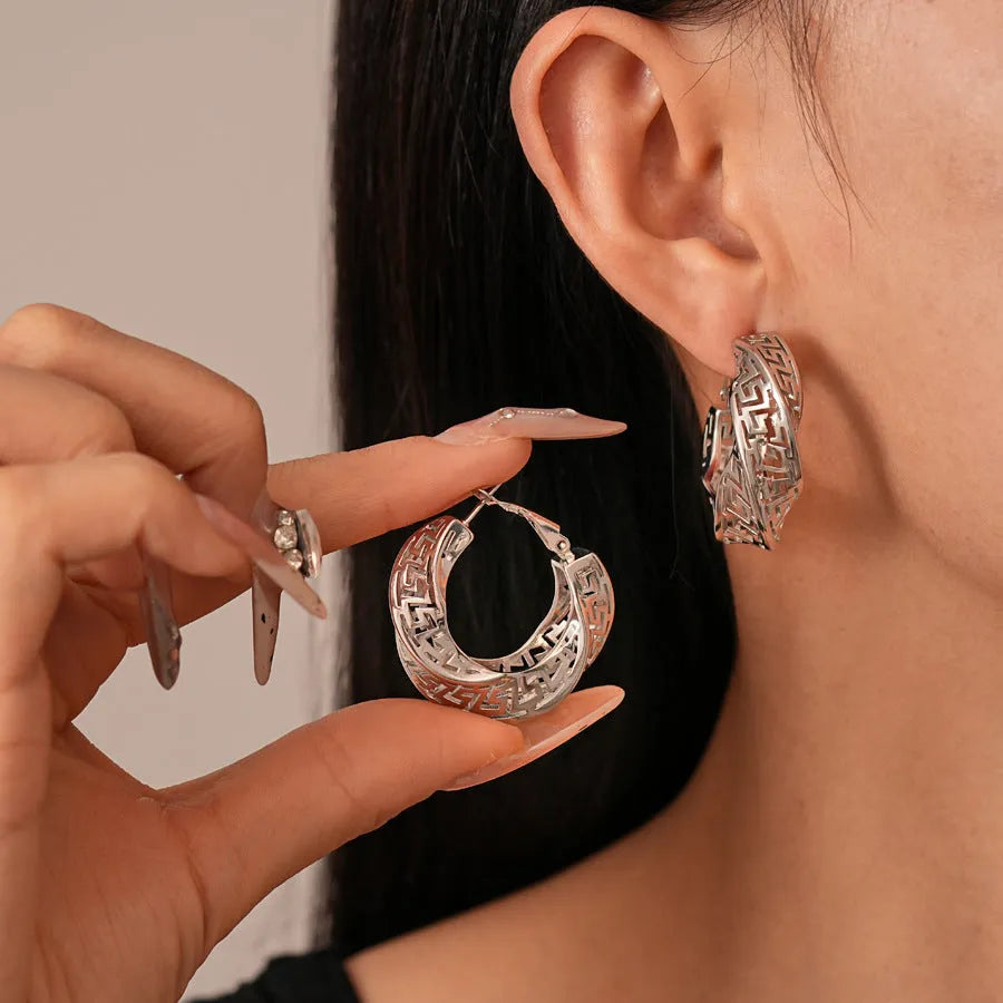 Women's geometric hollow stud earrings with twisted round design in gold or silver finish