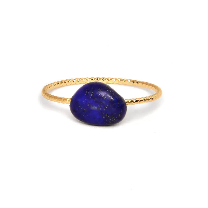 Geometric-shaped women's ring featuring a coloured agate stone in an original niche design.