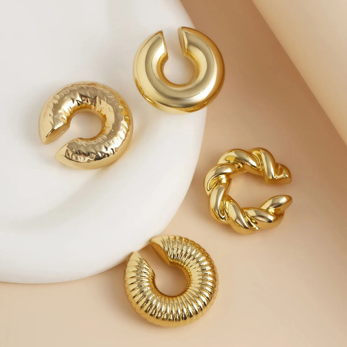 Geometric non-pierced ear clips for women in gold and silver colours, set of four pieces