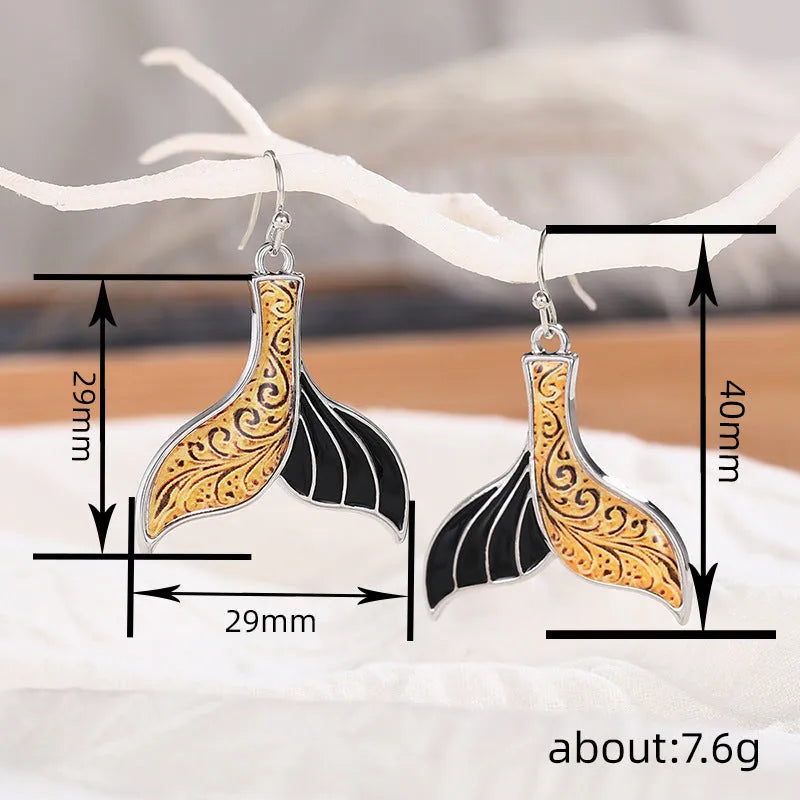 Women's retro fishtail earrings with whale motif in white gold colour finish