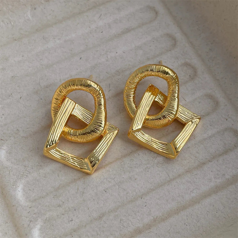 Retro geometric circle drop earrings in gold or silver colour with a 3.4cm copper pendant.