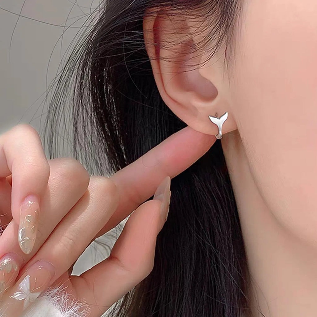 Women's copper fishtail design earrings in white gold or yellow gold colour.