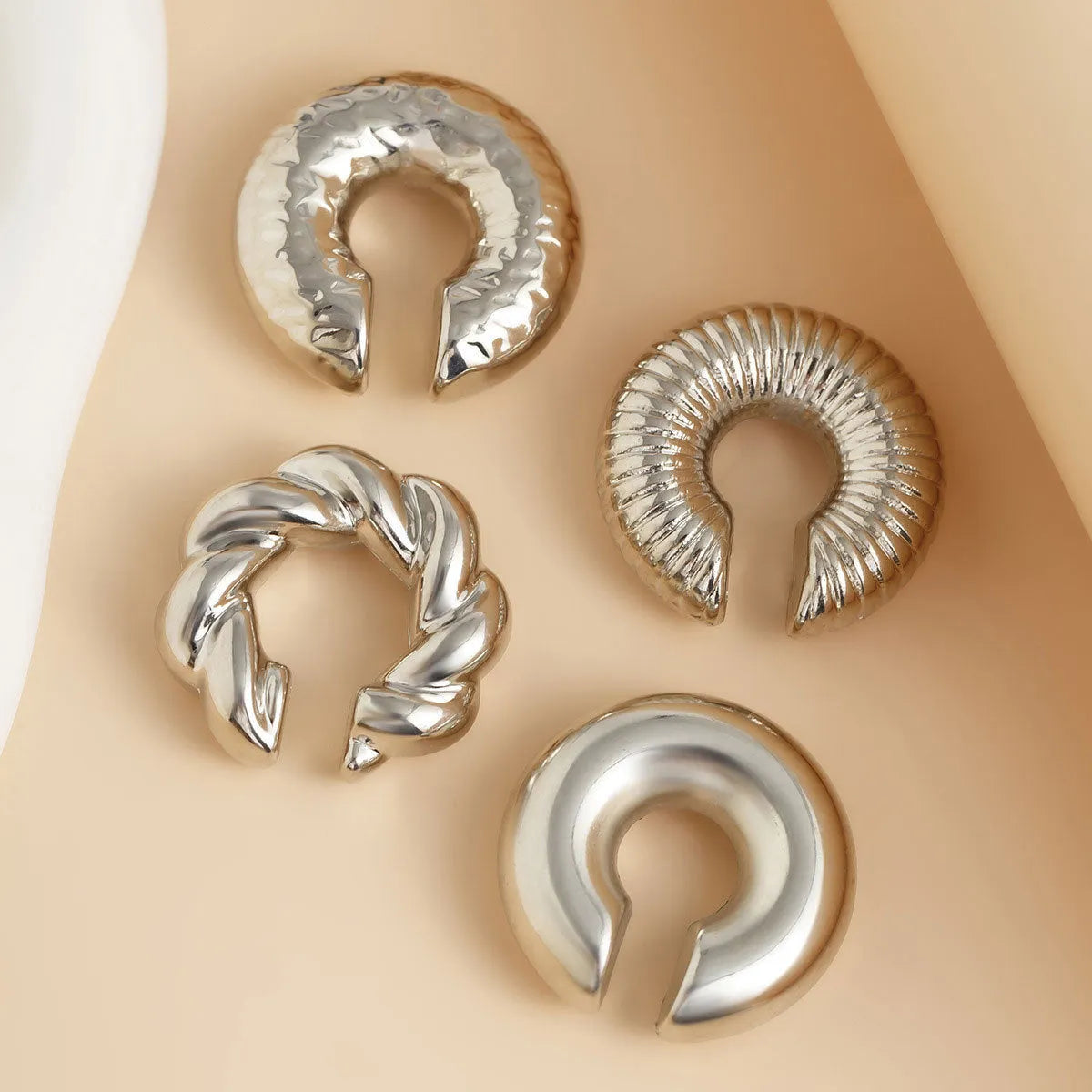 Geometric non-pierced ear clips for women in gold and silver colours, set of four pieces