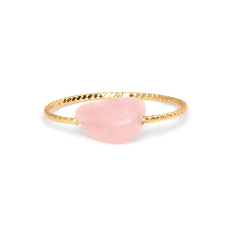 Geometric-shaped women's ring featuring a coloured agate stone in an original niche design.