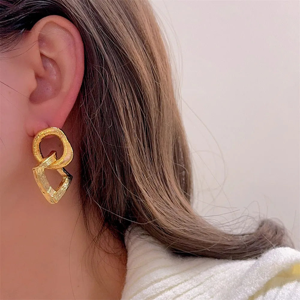 Retro geometric circle drop earrings in gold or silver colour with a 3.4cm copper pendant.