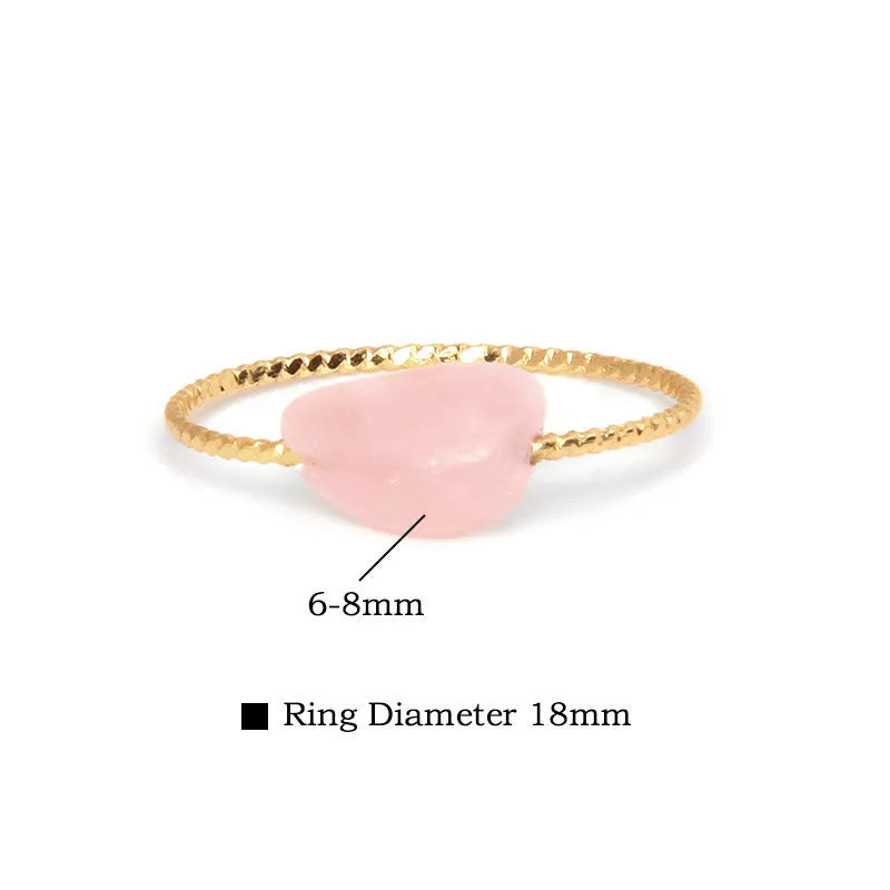 Geometric-shaped women's ring featuring a coloured agate stone in an original niche design.