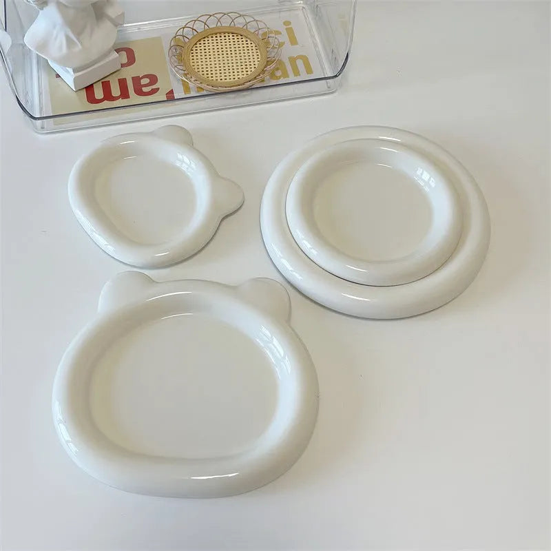 White ceramic plate with ins style bear doodle design, showing 15cm and 20cm size options.