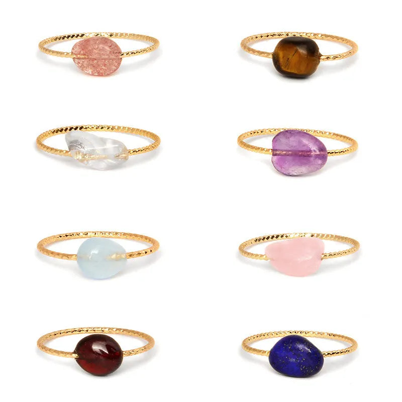 Geometric-shaped women's ring featuring a coloured agate stone in an original niche design.