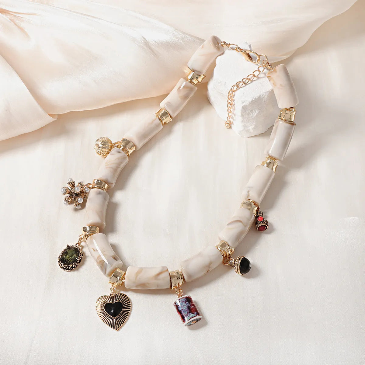Heart-shaped resin bamboo necklace for women with electroplated colour finish