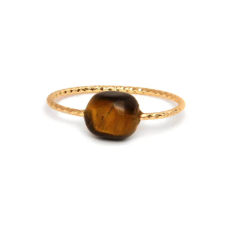 Geometric-shaped women's ring featuring a coloured agate stone in an original niche design.