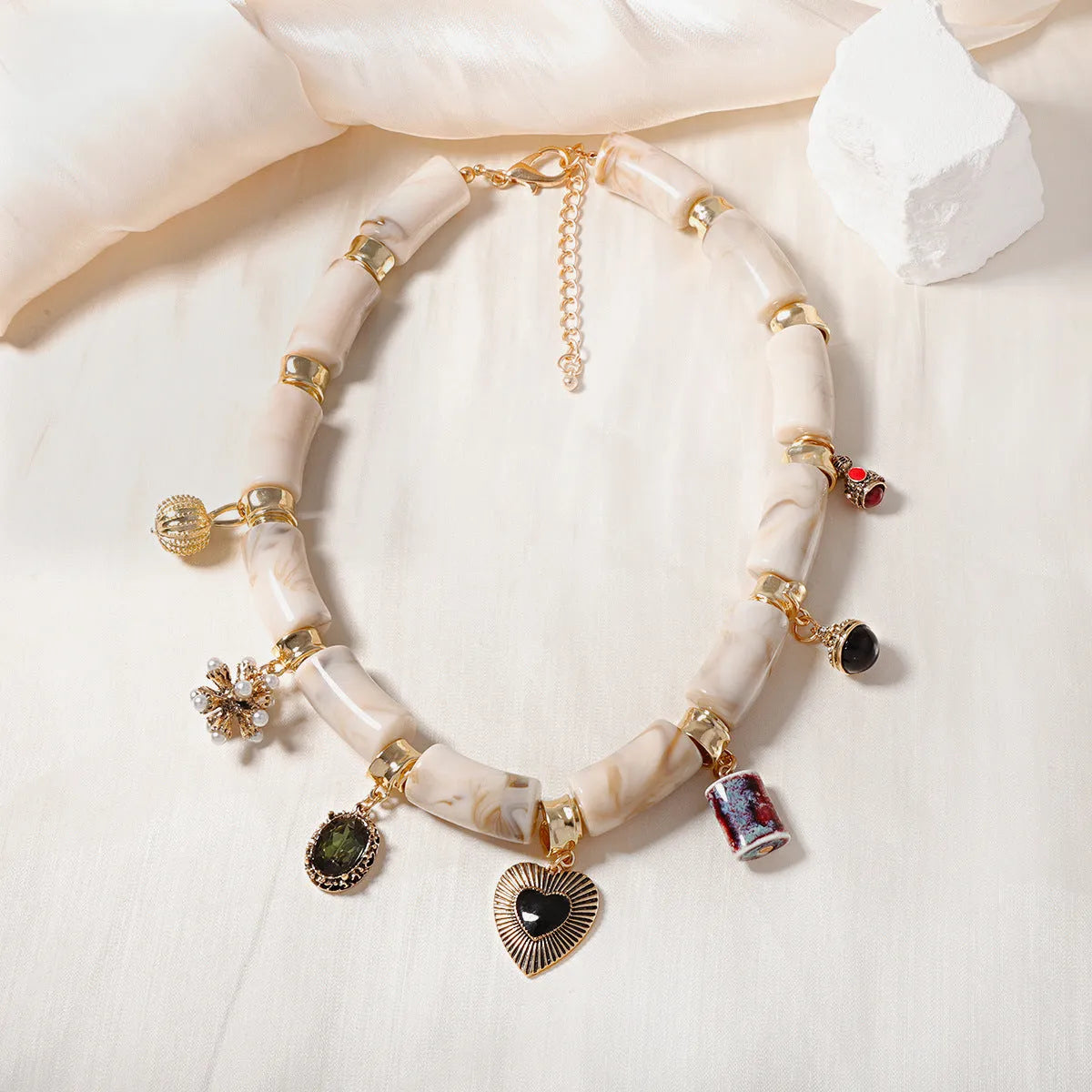 Heart-shaped resin bamboo necklace for women with electroplated colour finish