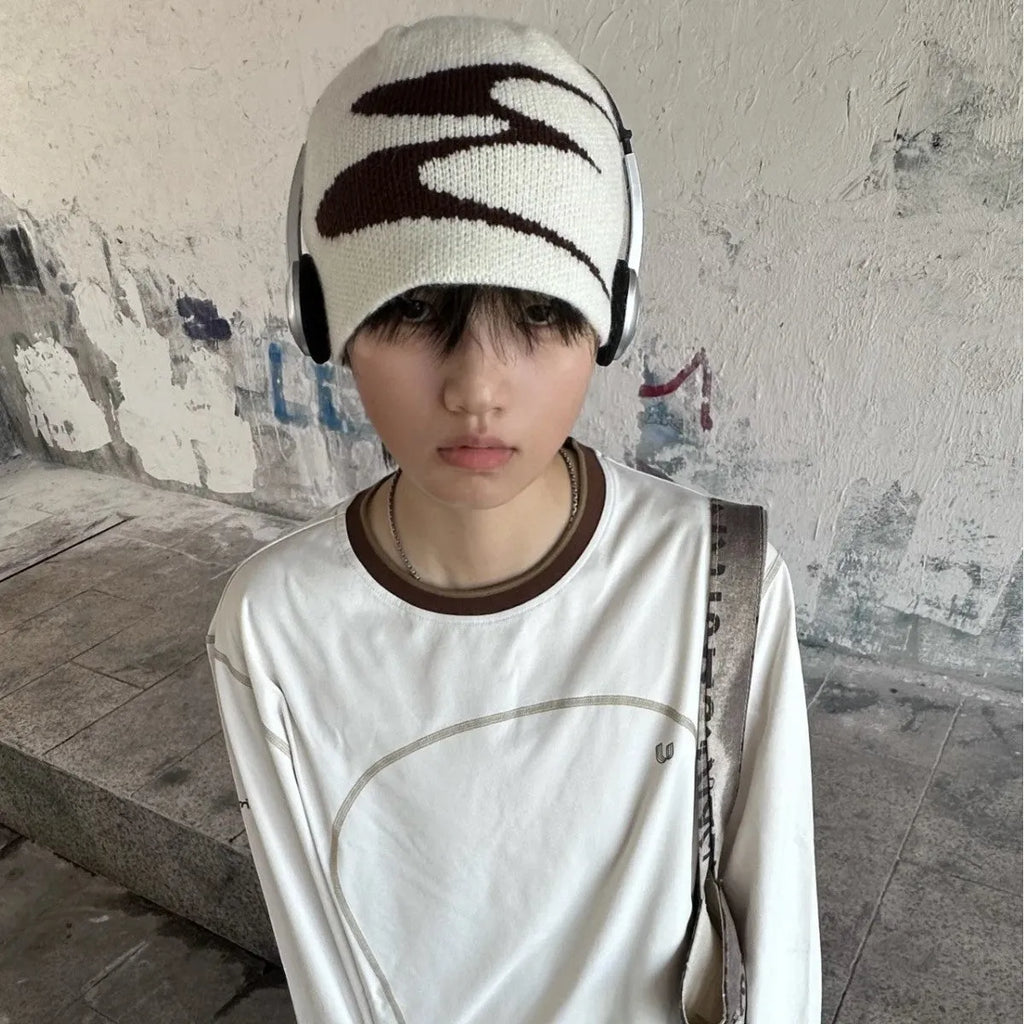 Acrylic thermal beanie hat in black colour for autumn and winter wear