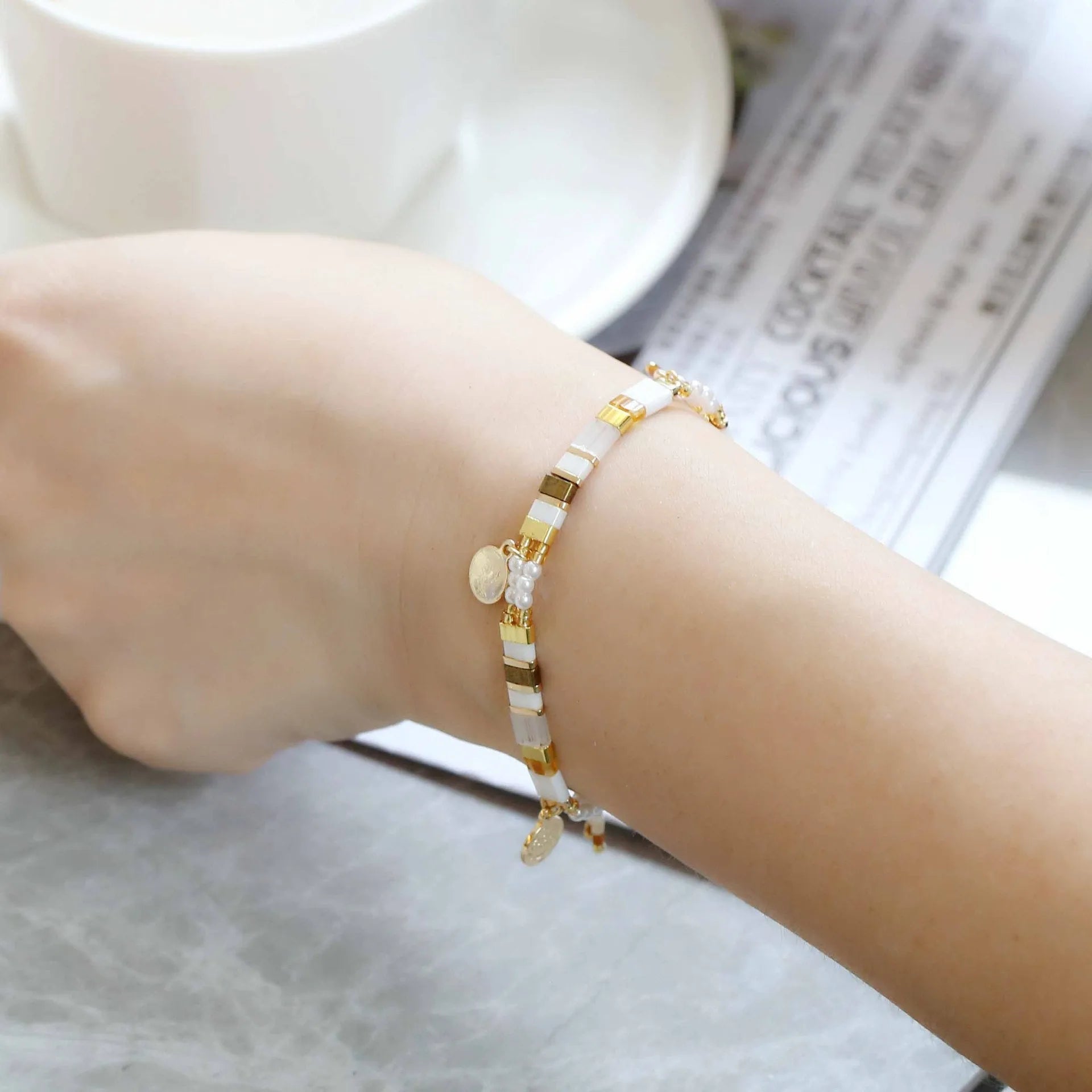 Women's imitation pearl beaded bracelet with European and American glass coloured beads