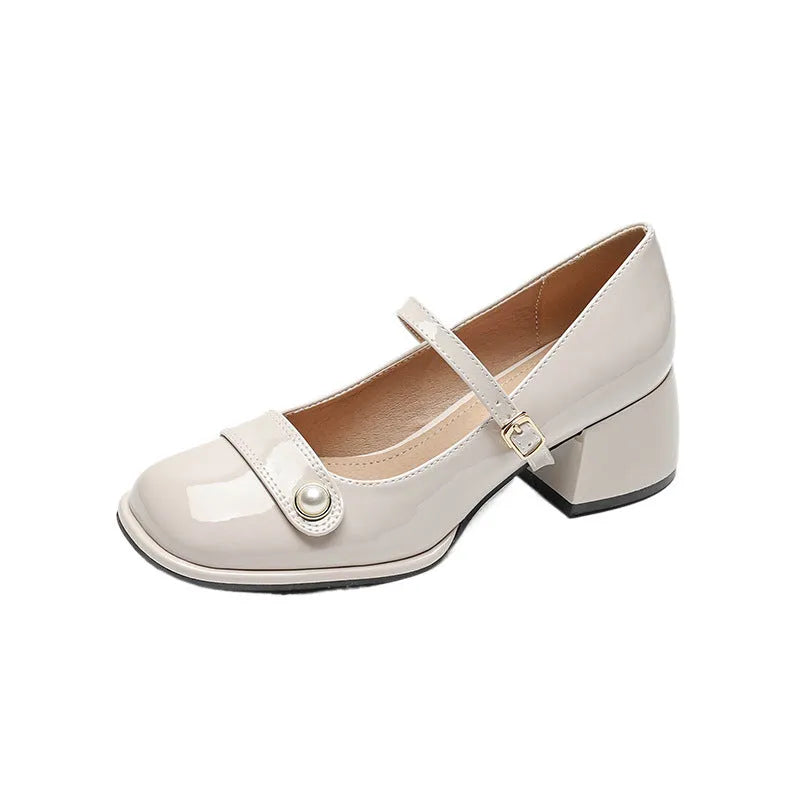 Plus size hiking pumps with chunky fairy heels in patent leather, square toe design with buckle closure