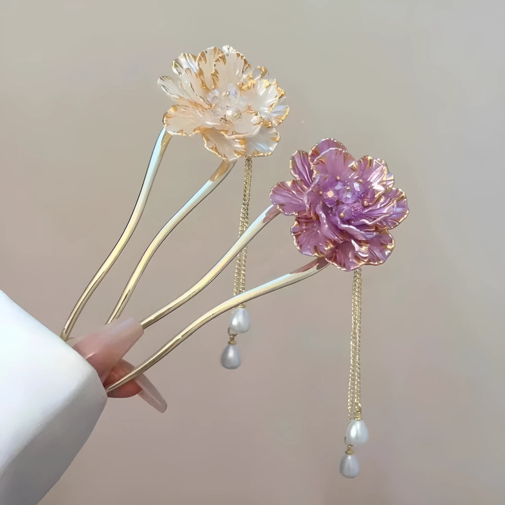 Close-up of a retro-style U-shaped alloy hair clip with a purple peony flower and tassel decoration.