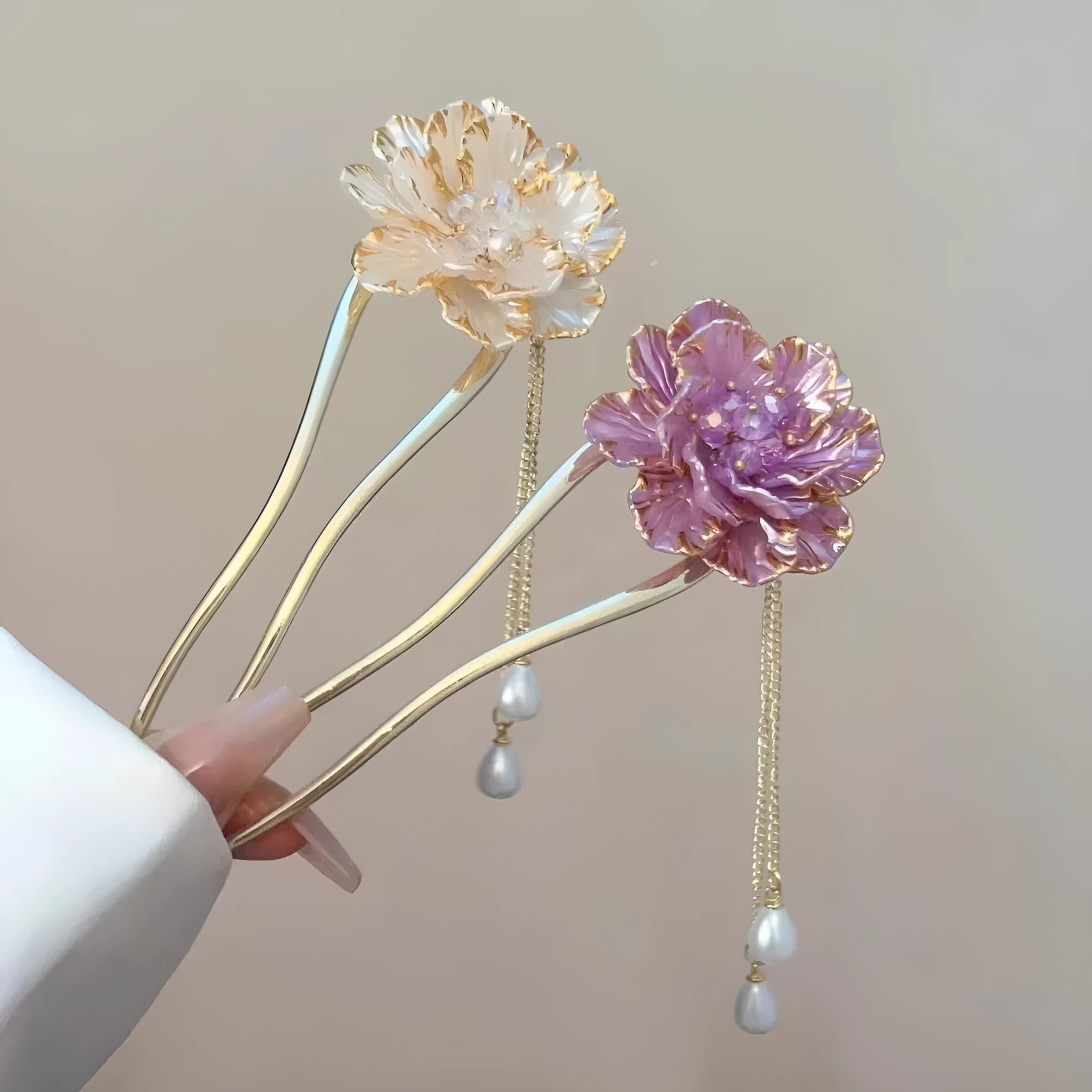 Close-up of a retro-style U-shaped alloy hair clip with a purple peony flower and tassel decoration.