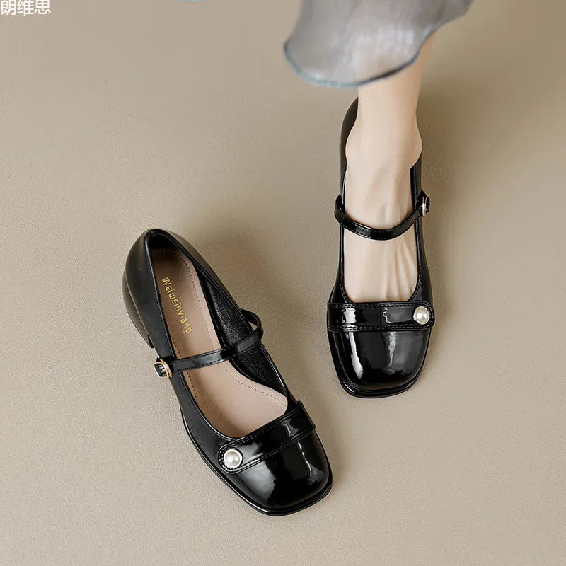 Plus size hiking pumps with chunky fairy heels in patent leather, square toe design with buckle closure