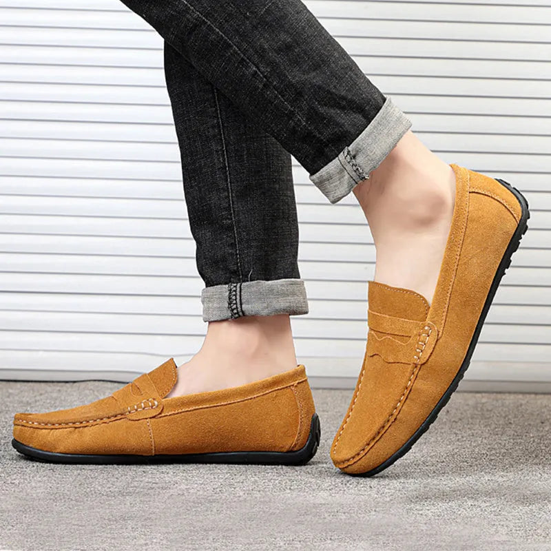 Men's solid colour suede cowhide loafers with rubber sole and round toe design