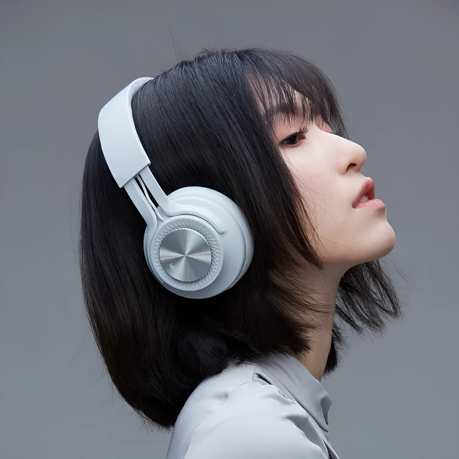 Sports wireless Bluetooth headset in black with 18-hour battery and 10-metre range