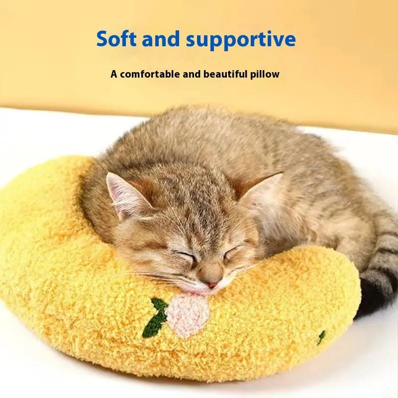 Cat sleeping mat with U-shaped neck pillow in moon and question mark styles