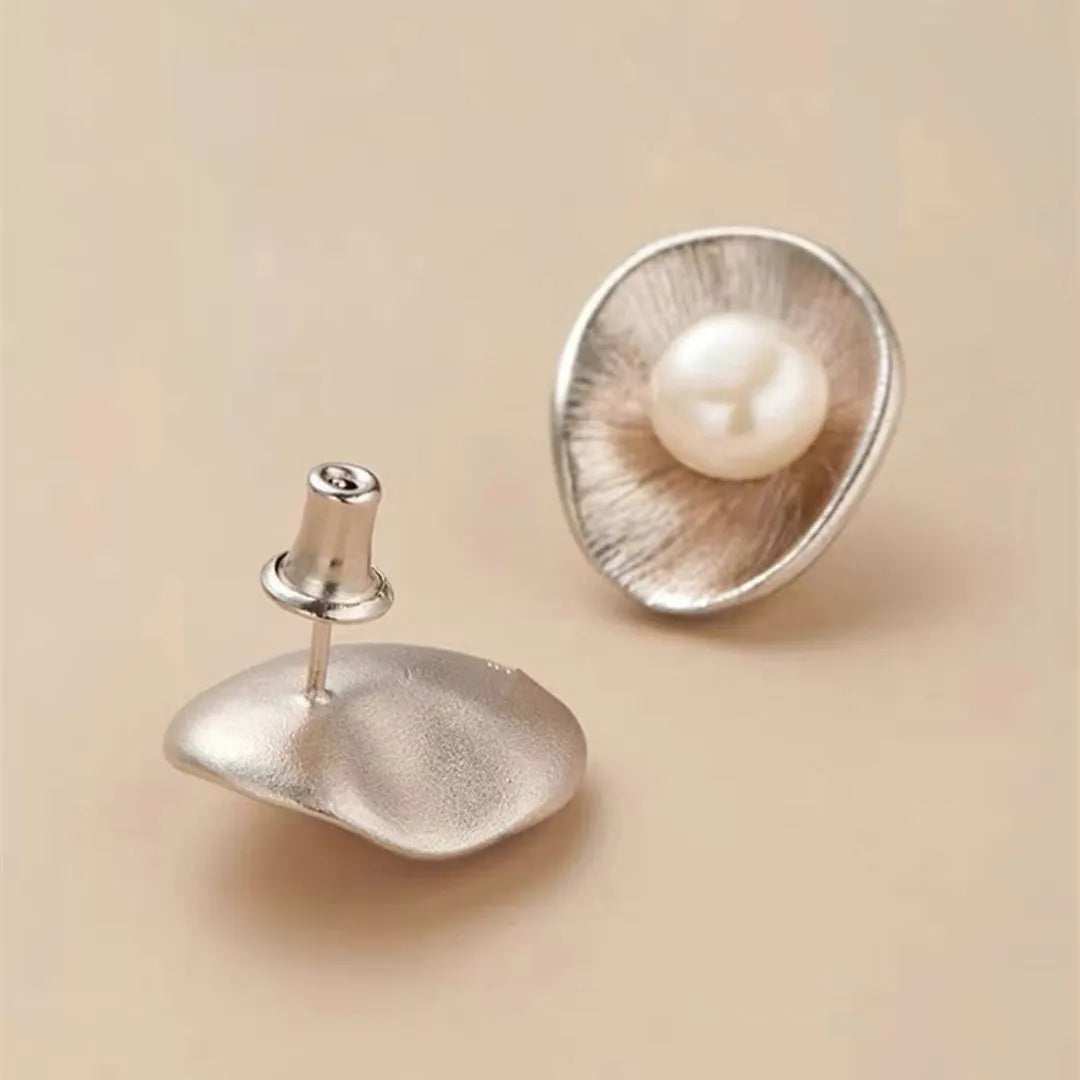 Gold electroplated sterling silver needle earrings with geometric shape and pearl decorative element
