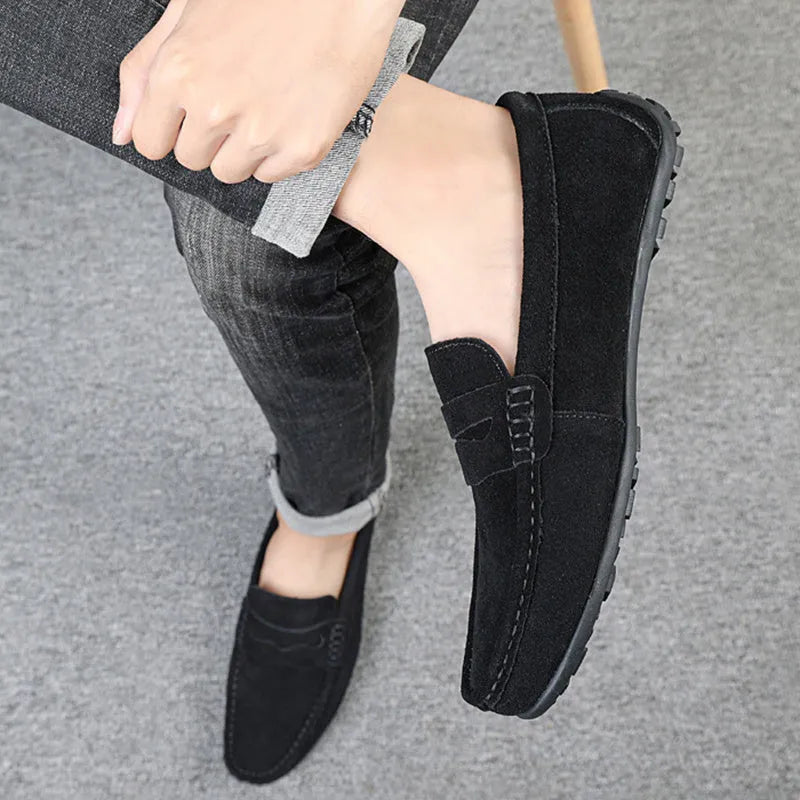 Men's solid colour suede cowhide loafers with rubber sole and round toe design