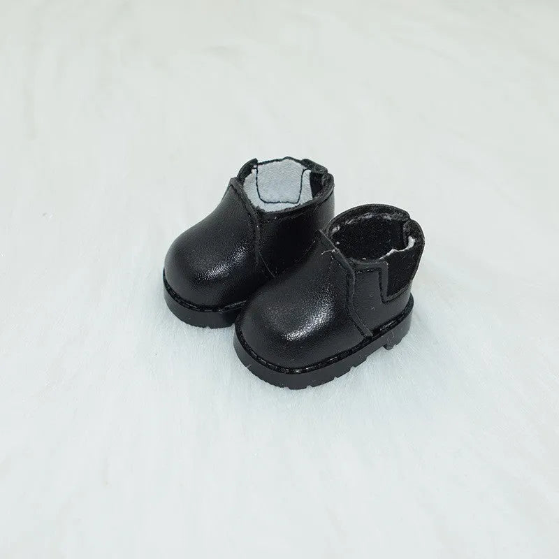A pair of 17cm high PU replacement shoes for dolls in a selected style and colour.
