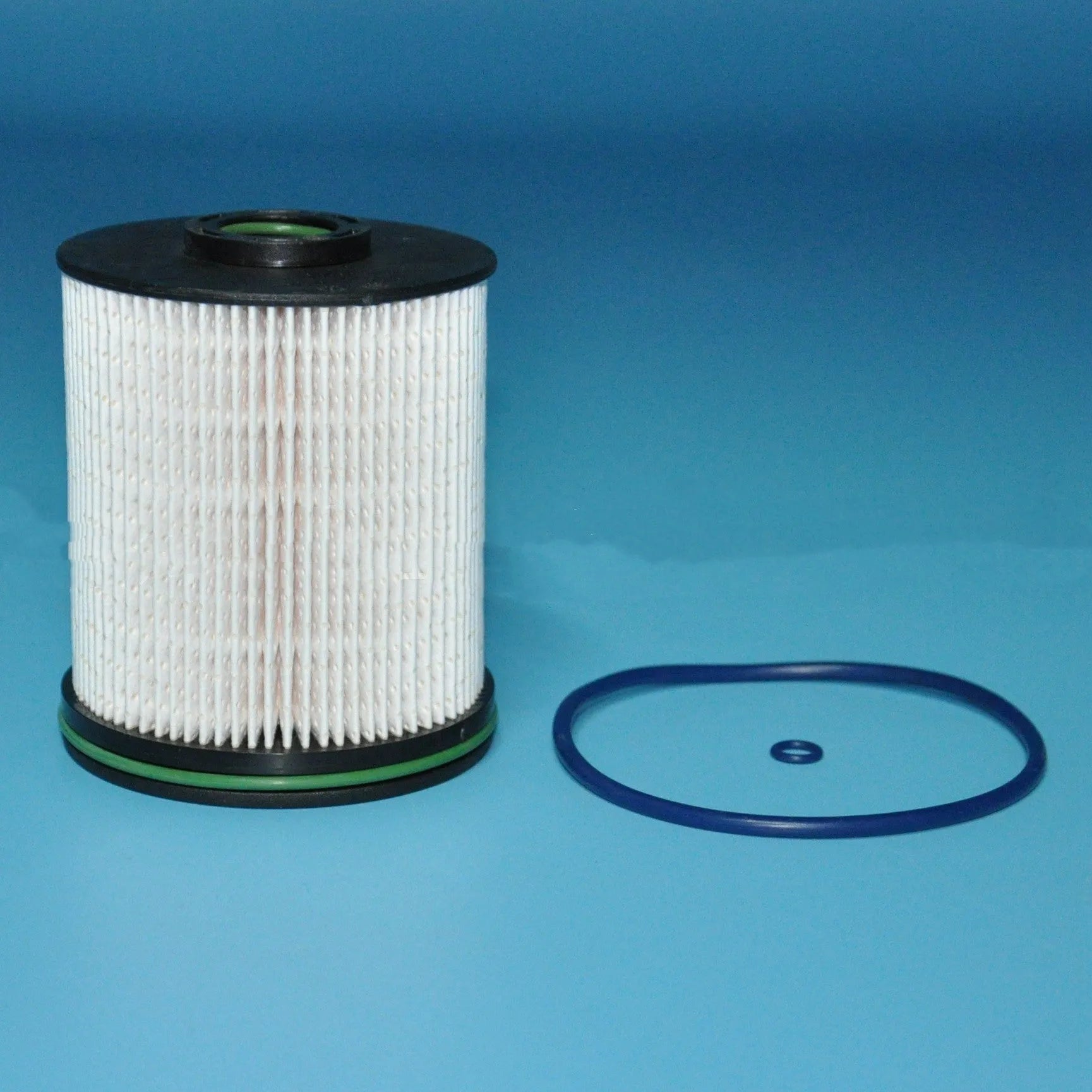Diesel fuel filter element with gasket for Vauxhall and Opel Astra K vehicles