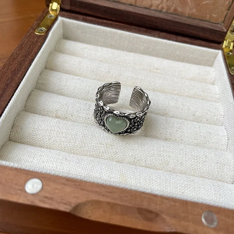 Adjustable retro wide-faced heart ring in white copper plated silver with vintage finish