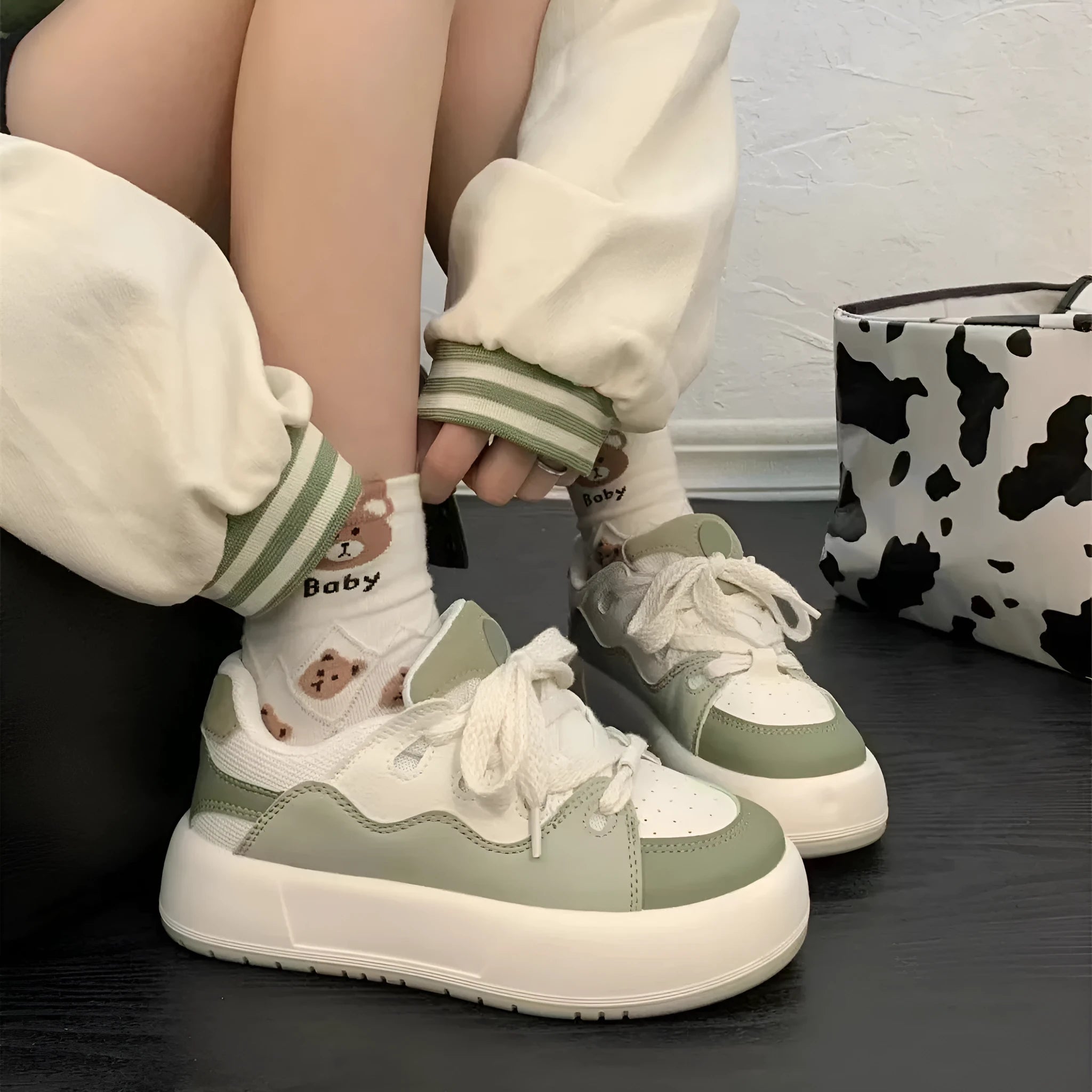 Green women's casual mesh shoes with round toe and flat heel design